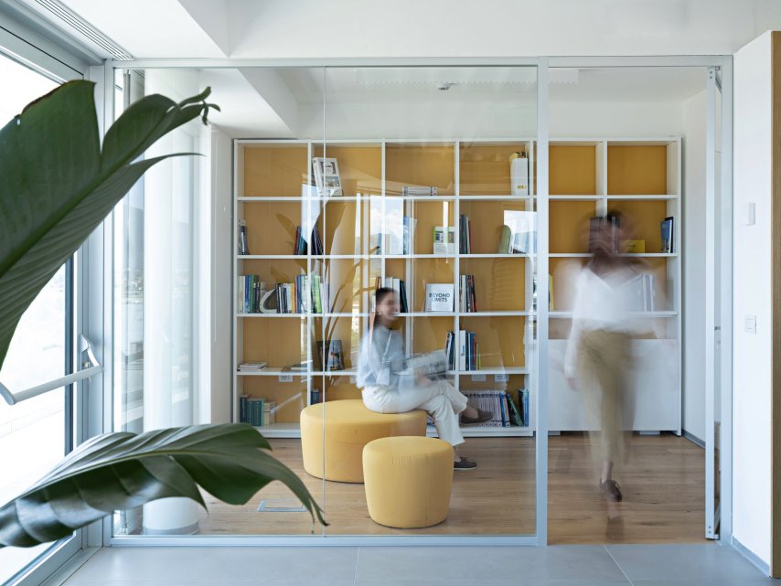 North-Tower_sala-polifunzionale_yellow