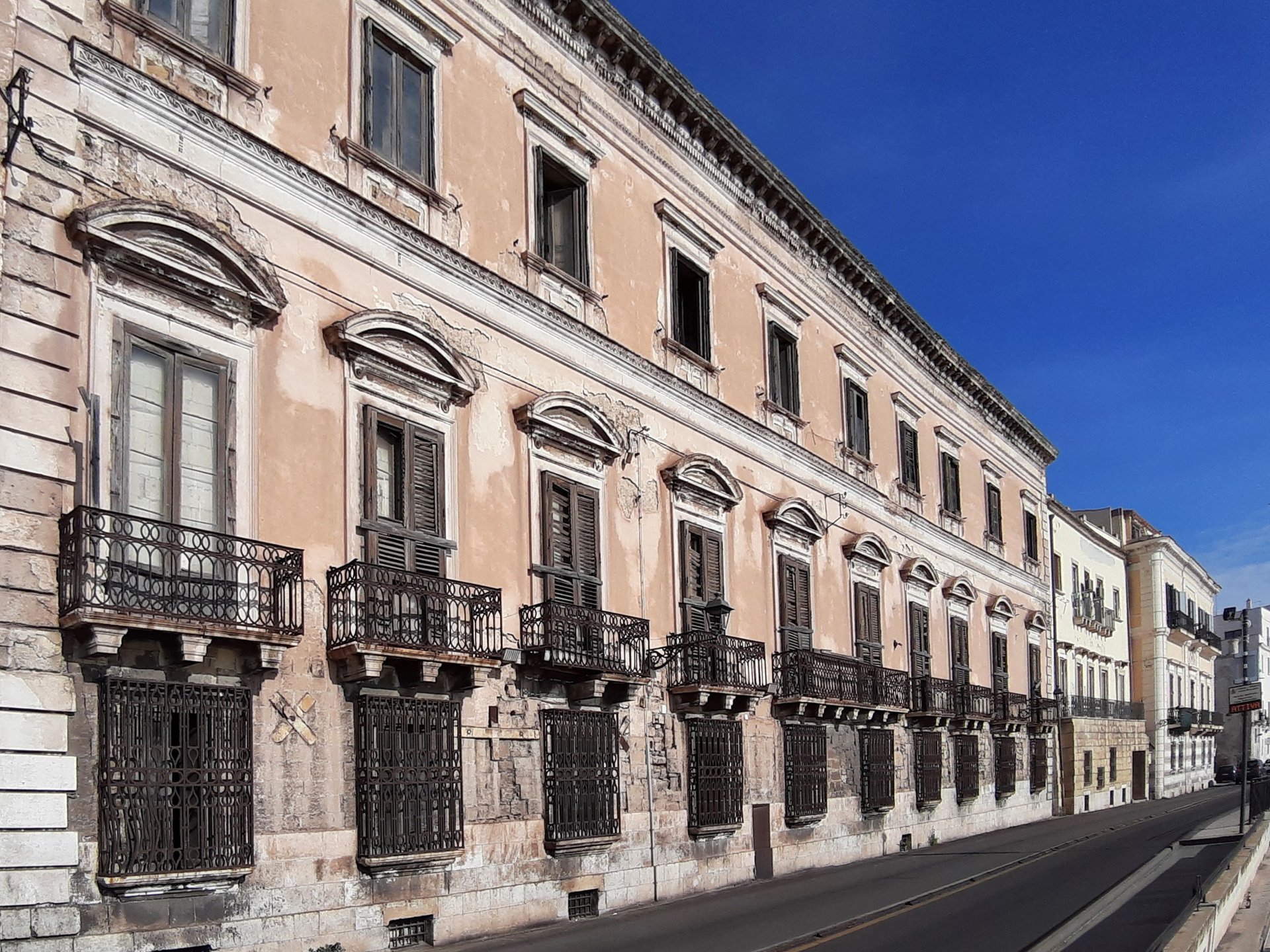 Recupero del Palazzo d’Ayala